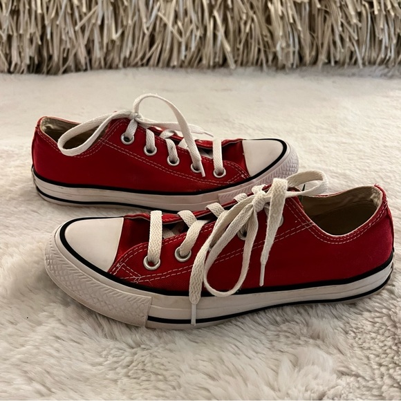 CONVERSE 4 (6) Red Low Top Laced Canvas Classic - Picture 3 of 9
